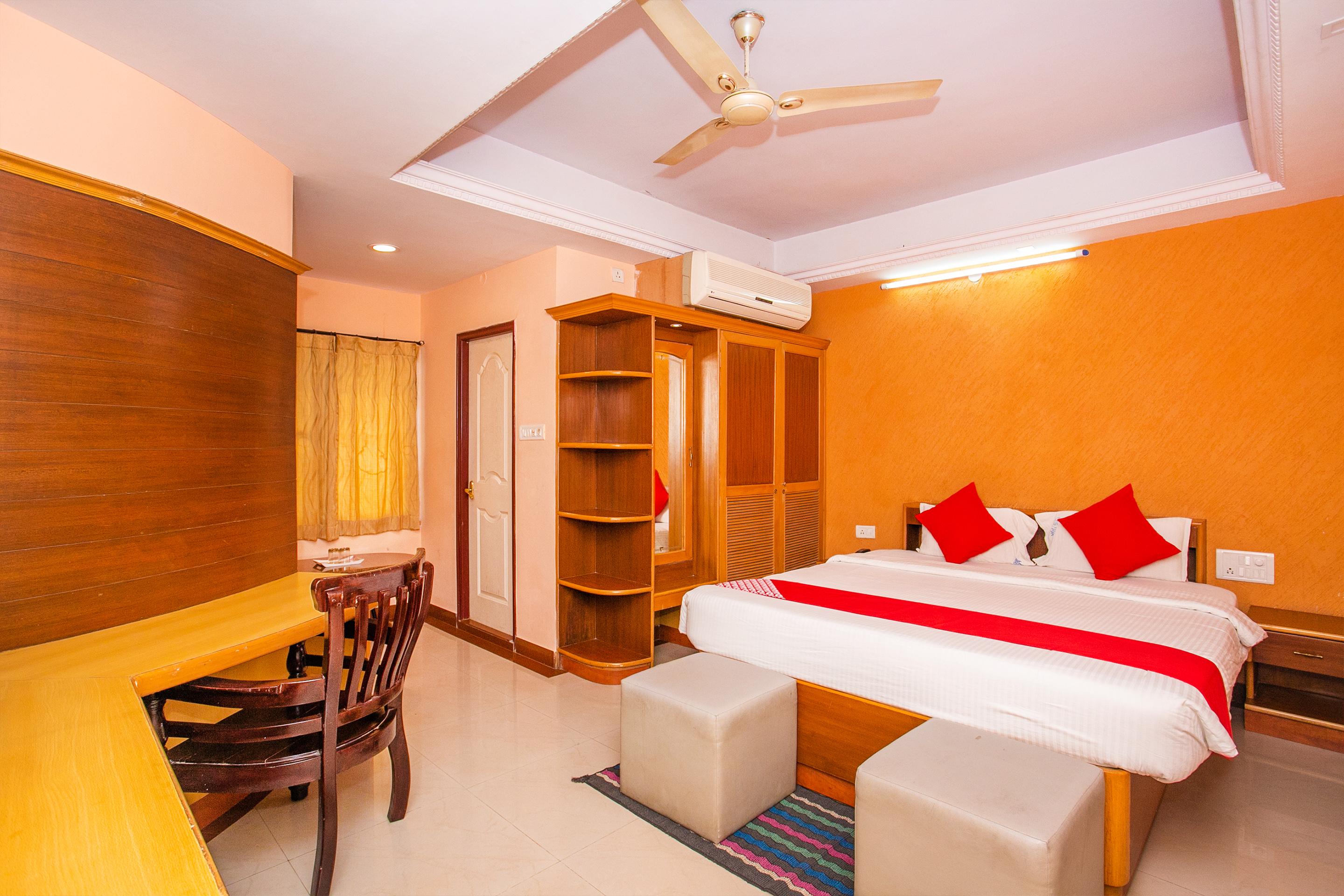Oyo 331 Hotel Skanda Shelters Bangalore Luaran gambar