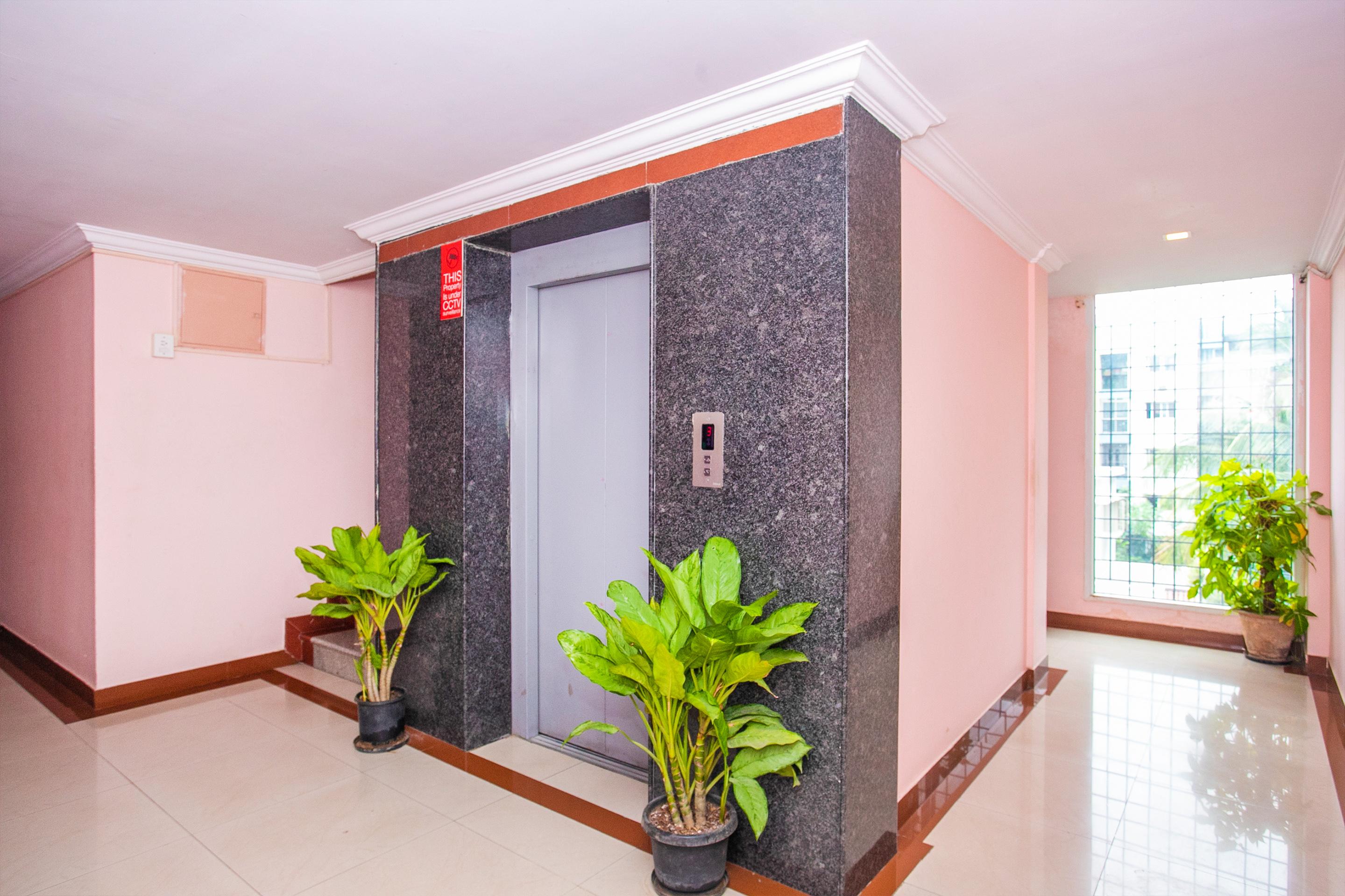 Oyo 331 Hotel Skanda Shelters Bangalore Luaran gambar