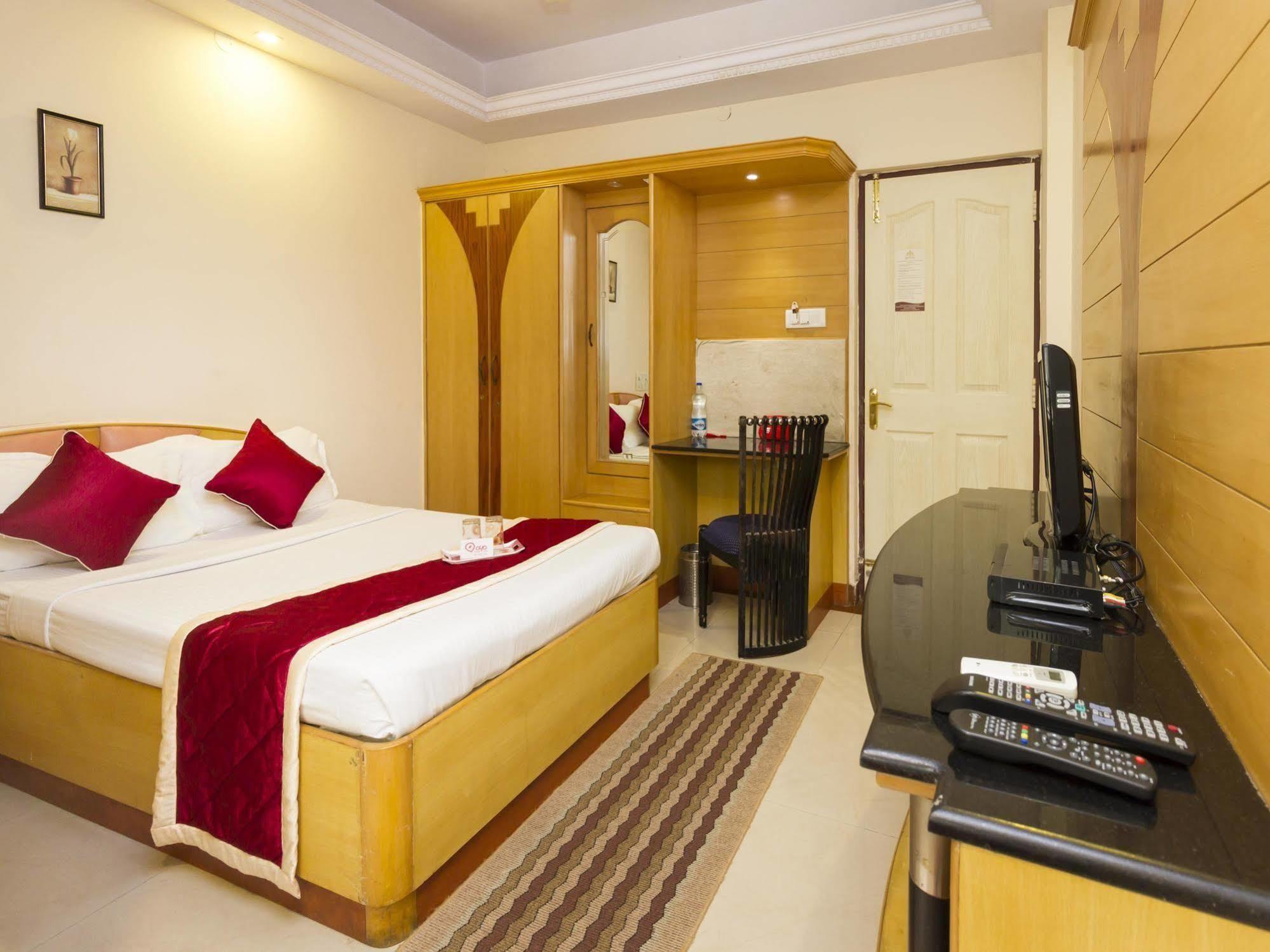 Oyo 331 Hotel Skanda Shelters Bangalore Luaran gambar